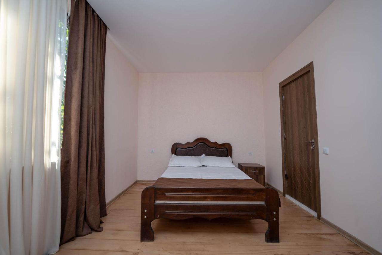Guest House Gold Telavi Bagian luar foto