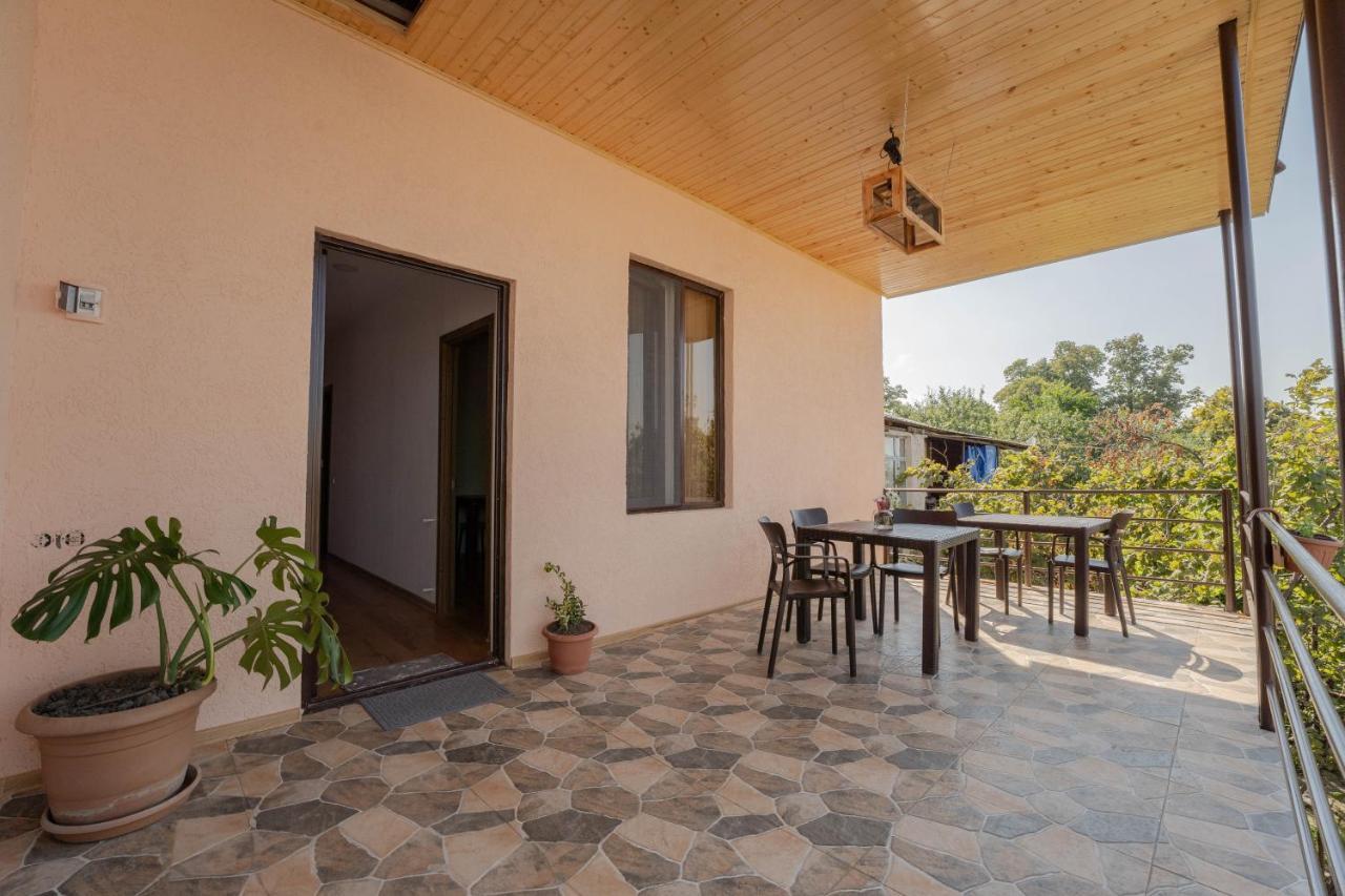Guest House Gold Telavi Bagian luar foto